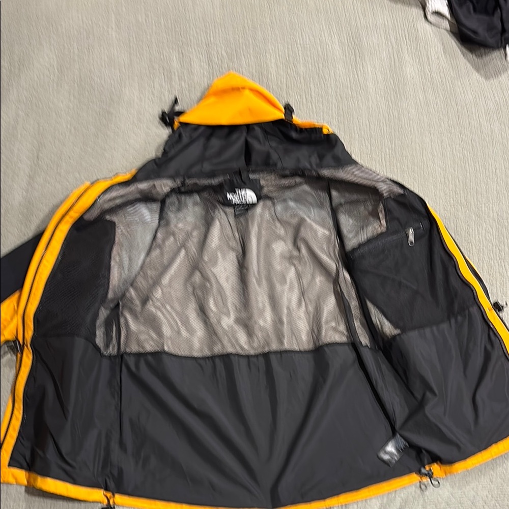 The North Face Men's 1994 retro mountain Futurelight jacket - Picture 7 of 8